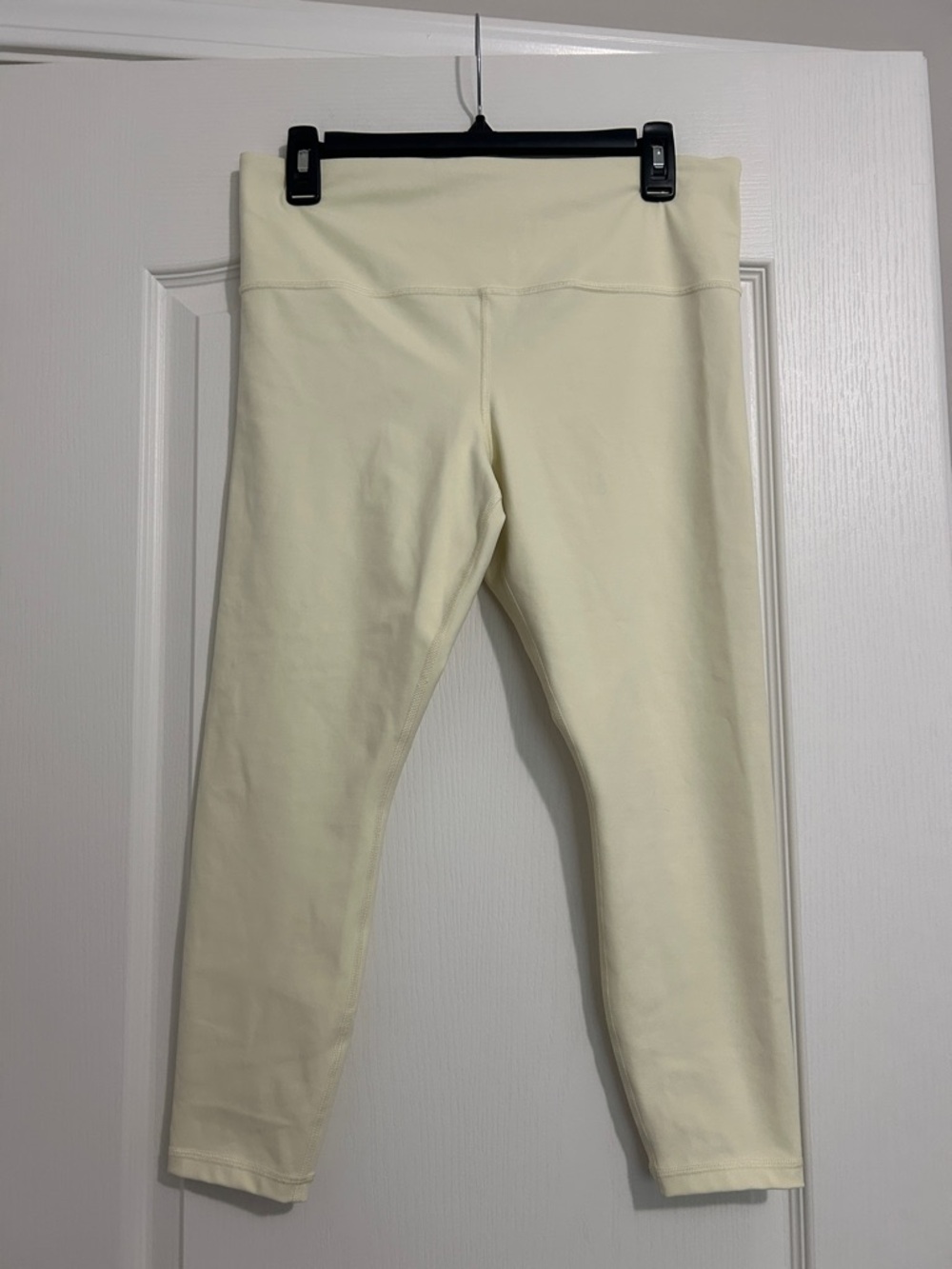 Athleta Ultra High Rise Elation 7/8 Tight- Pale Yellow leggings. Size L